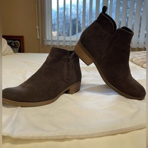 Ankle booties brown 7 1/2 Dolce Vita